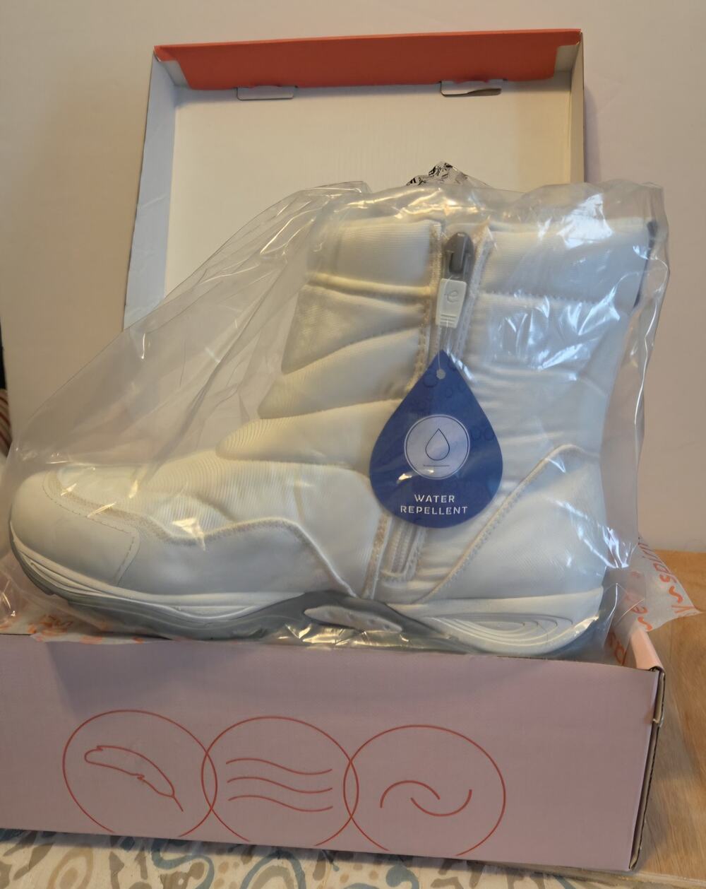 Easy Spirit Enroute 2 Cold Weather Ankle Boots size 8.5 off-white New In Box